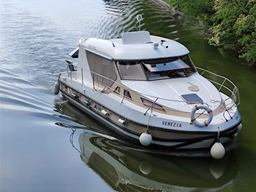 Vends bateau fluvial Nicols 1000 sedan